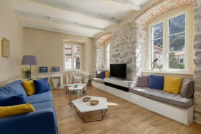 Fabulous Newly Decorated Cathedral View Apartment